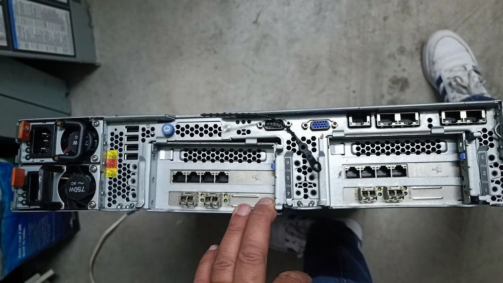 Servidor LENOVO 7915H2G - excelente estado