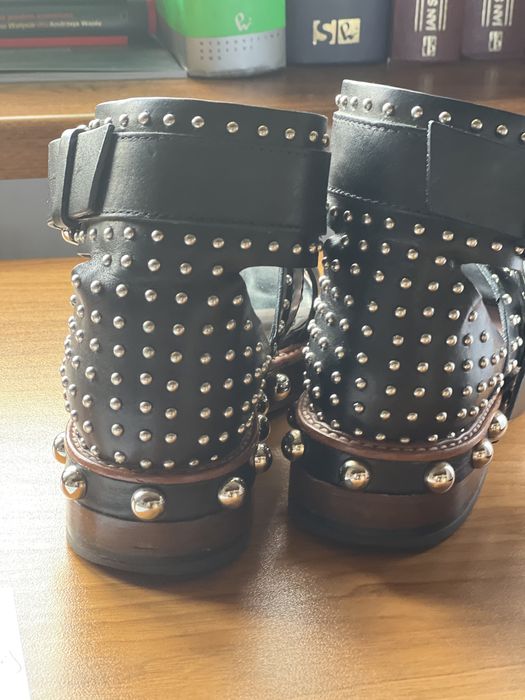 Czarne sandałki Red Valentino w rozmiarze 36