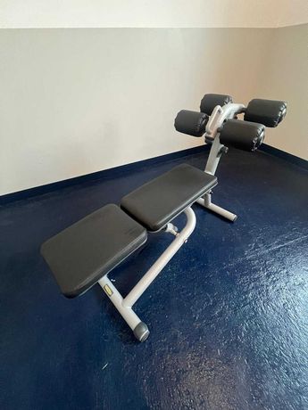 Technogym Crunch Bench Ławka do Brzuszków