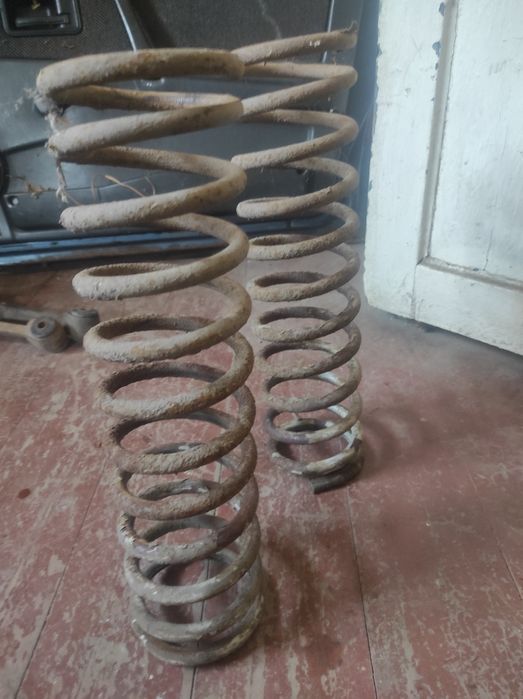 Амортизаторы стойки ВАЗ 2108 ВАЗ 2109 ВАЗ 2110 приора калина