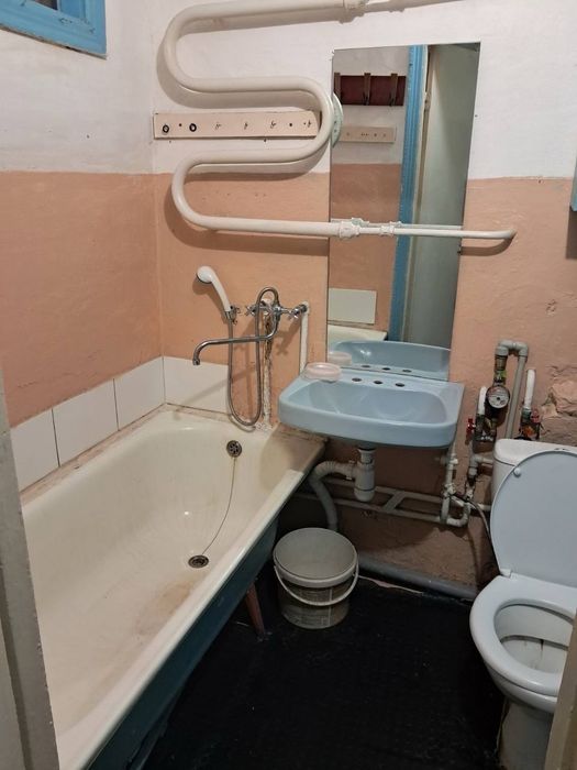 1к Зарічанська Гвоздика  6500 гр 
3/5 х/р житловий совдеп меблі пралка