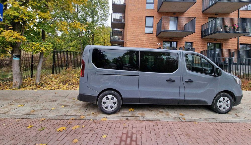 Renault Trafic - Bus / samochód na wynajem 9 osobowy
