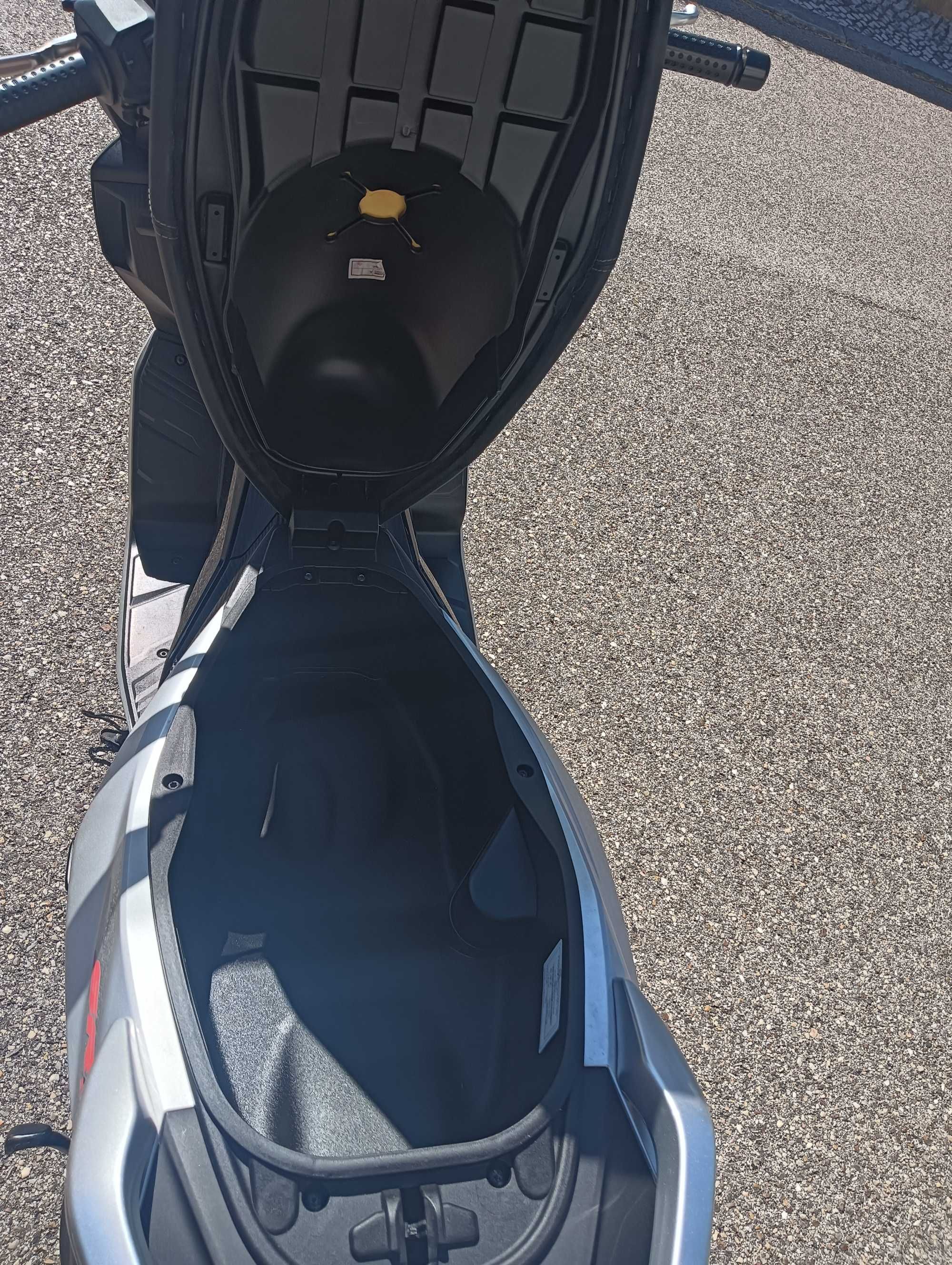 Aprilia 125 GT como nova