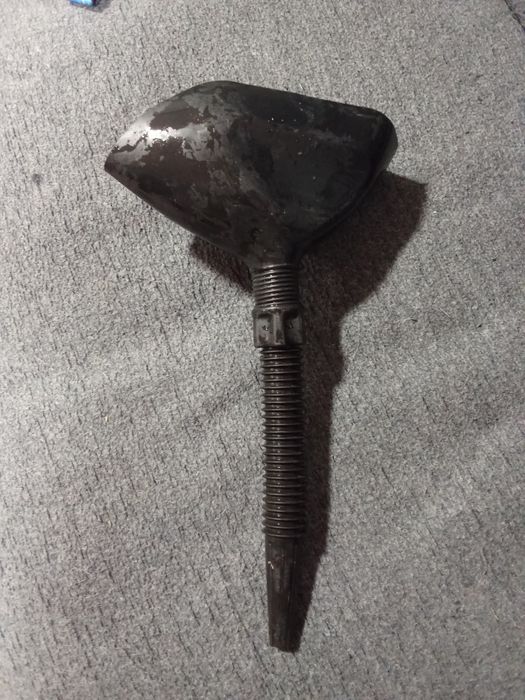 Лейка для бензина топлива