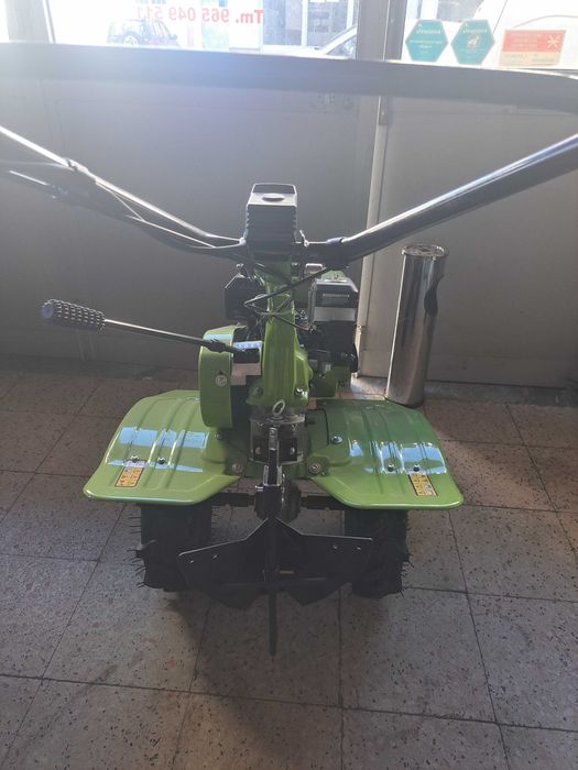 Motoenxada nova com pneus e frezas