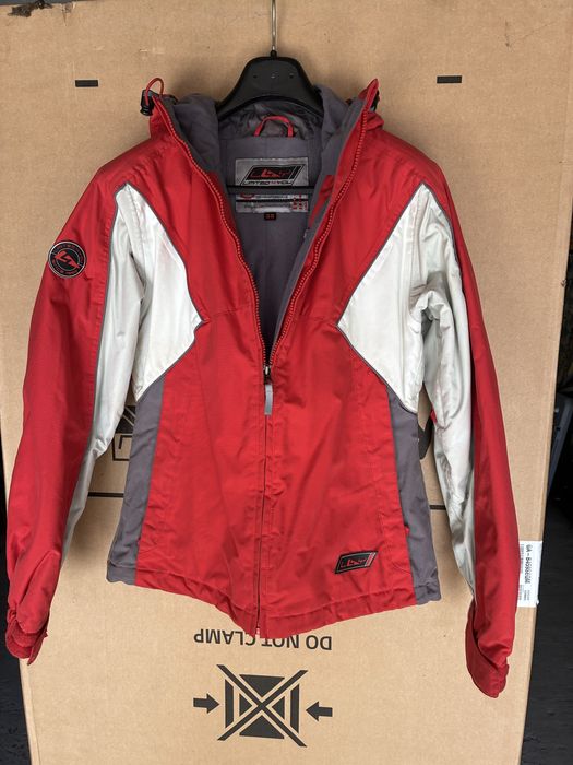 Лыжные штаны и куртки