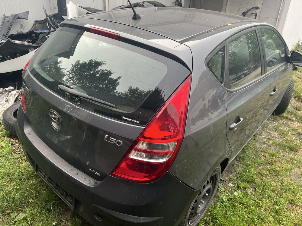 Hyundai i30 lampa prawa lewa klapa tył