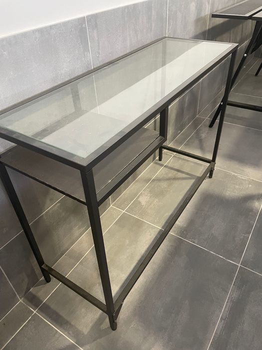 Mesa para escritório com tampo de vidro