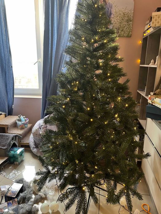 Штучна  зелена  ялинка