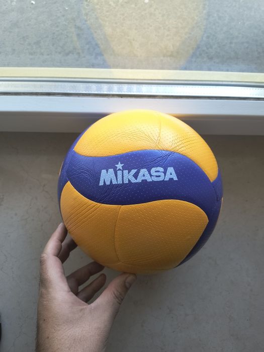 Nowa piłka do siatkówki halowej Mikasa V200W