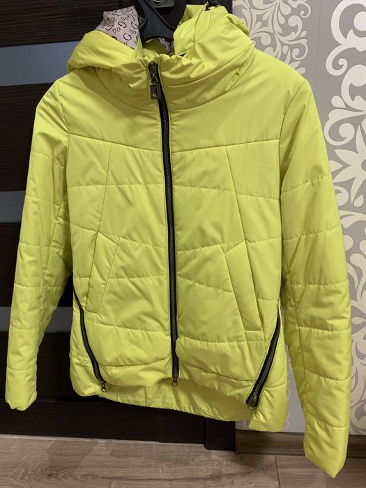 Куртка вітровка