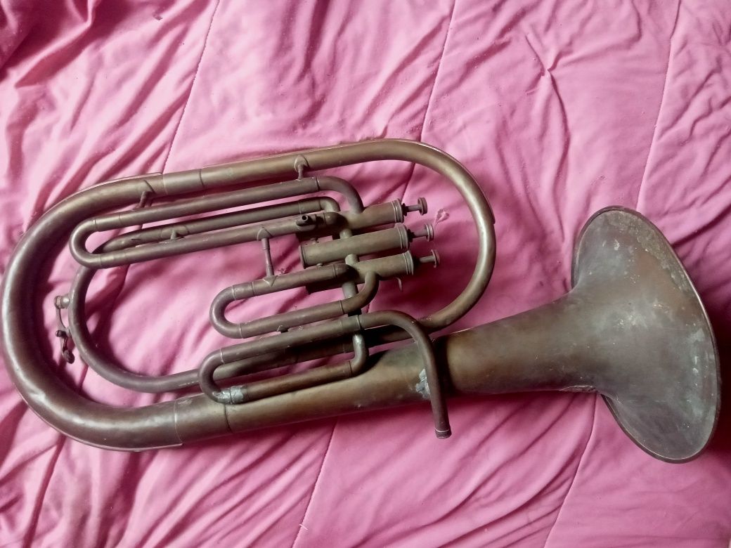 Stary dęty instrument muzyczny Waltornia z orkiestry wojskowej 1wś.