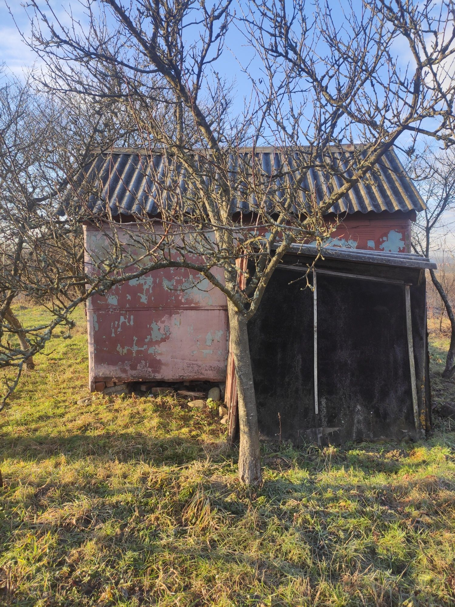 Продам приватизов ділянку, є зміна цільового призначення,від власника