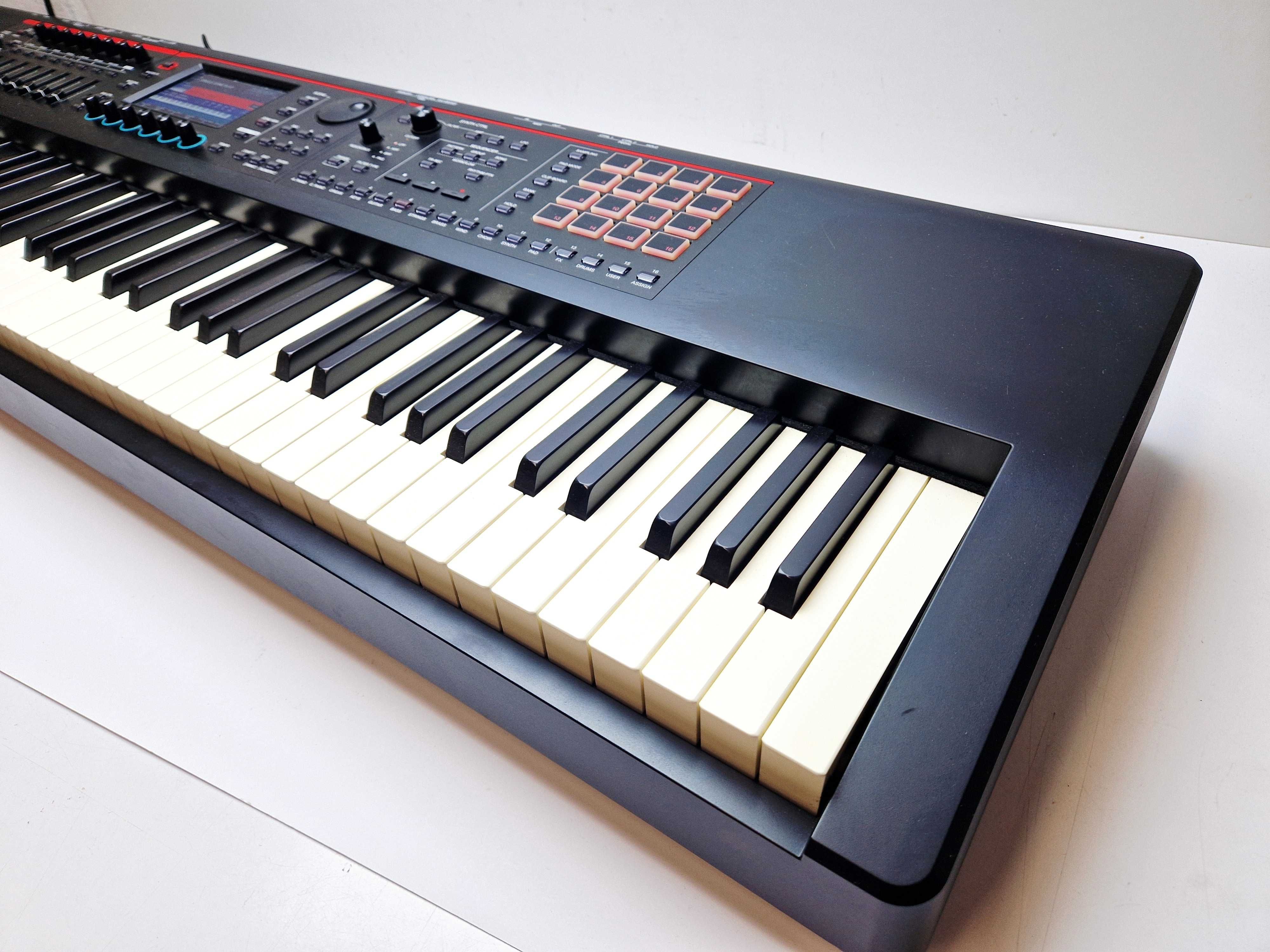 Syntezator klawisze ROLAND FANTOM 08 ! Zobacz !
