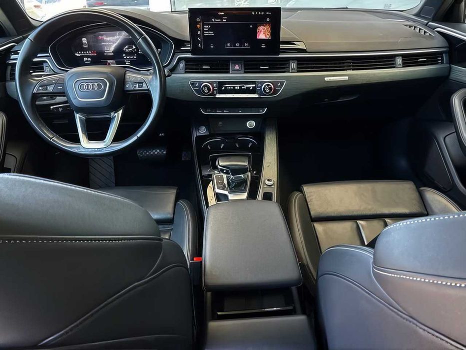 Audi A4      2023