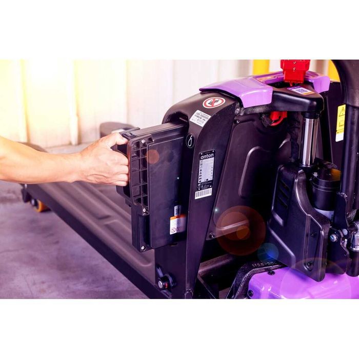 NOWY AntOn by Jungheinrich elektryczny wózek paletowy PTL 1.5 Paleciak