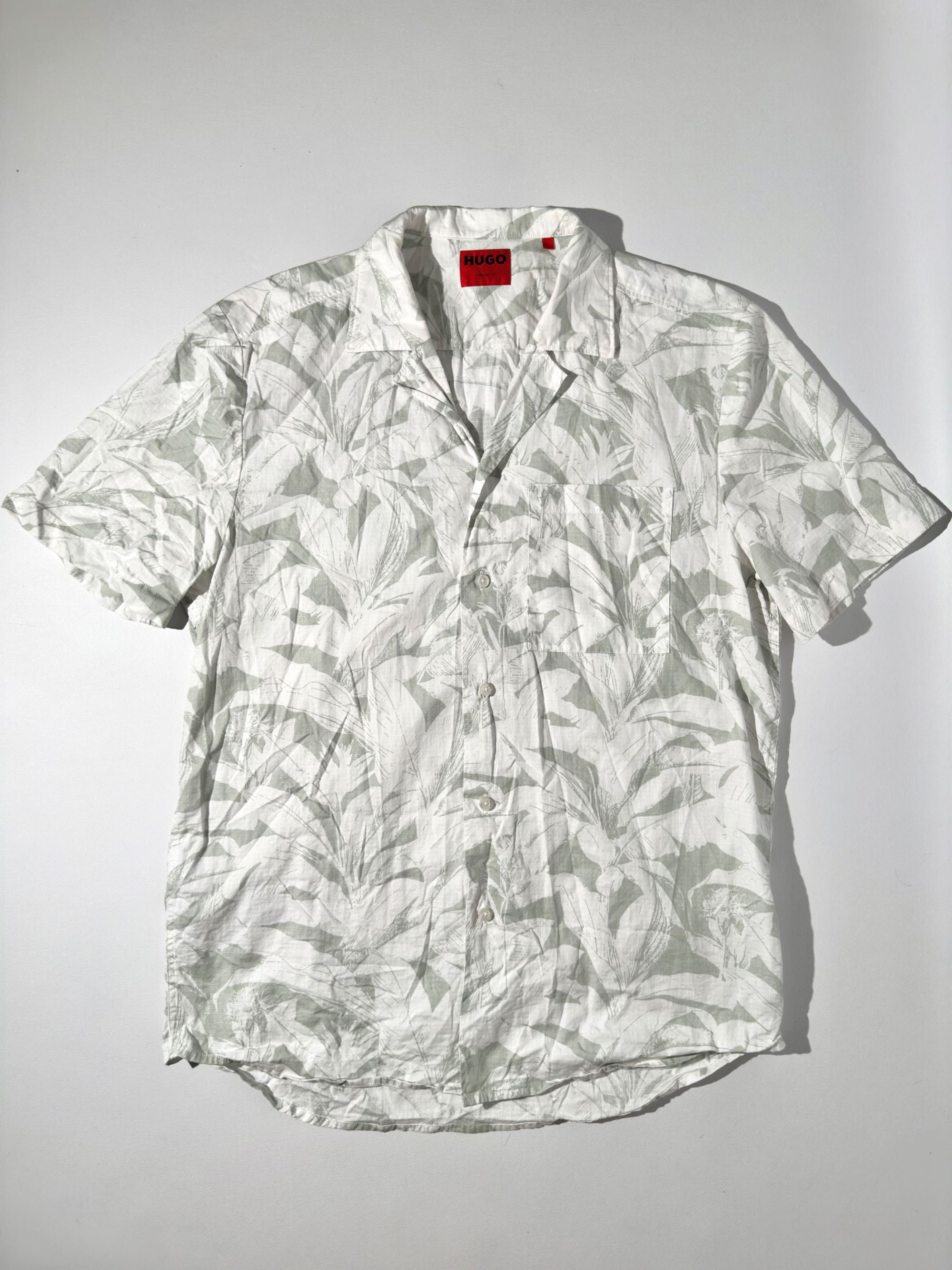Hugo boss ellino белая рубашка с принтом листьев