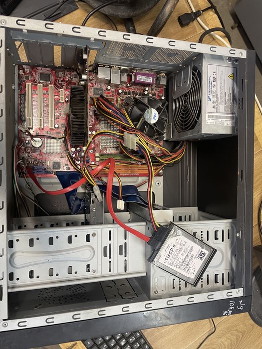 Компьютер и два монитора