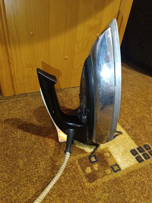 Утюг 1000 вт Електро