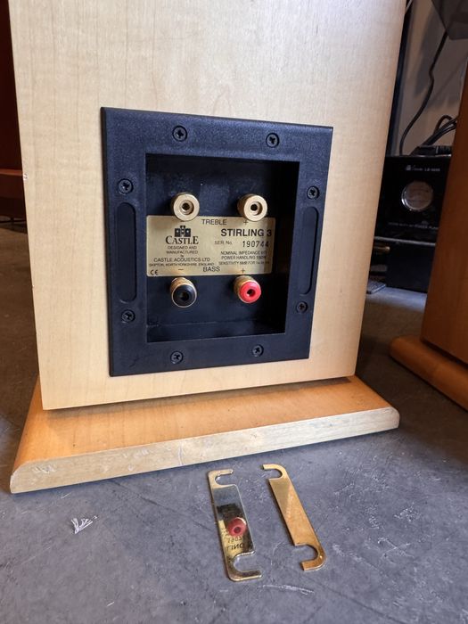 Castle Srirling 3 kolumny podlogowe