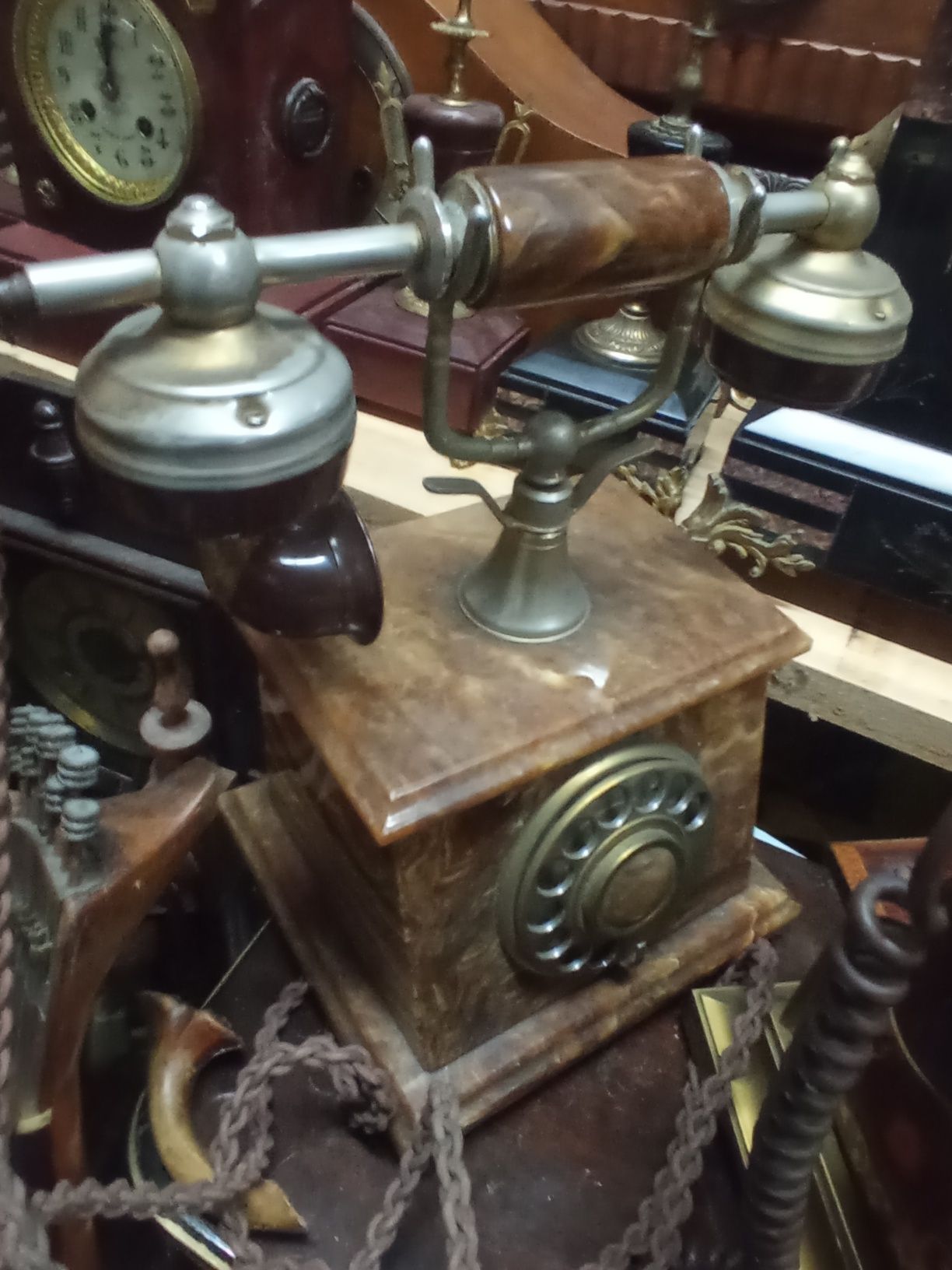 Bonita coleção de telefones. Todos a funcionar. preços,de 90 a 150.