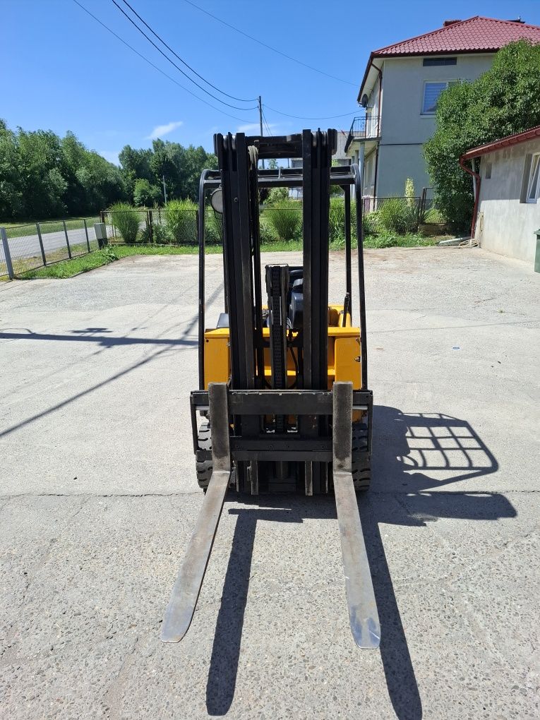 Wozek widłowy elektryczny