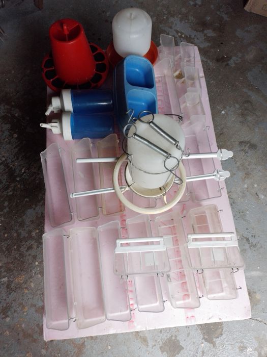 Comedouros e bebedouros