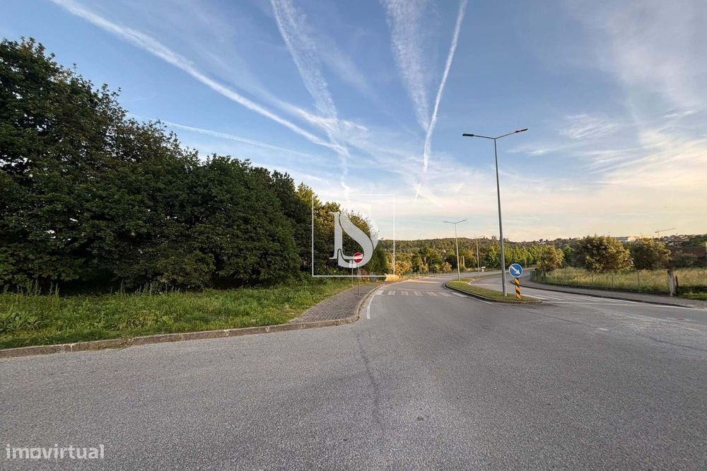 Lote de terreno para construção  com 780m2 em Tondela