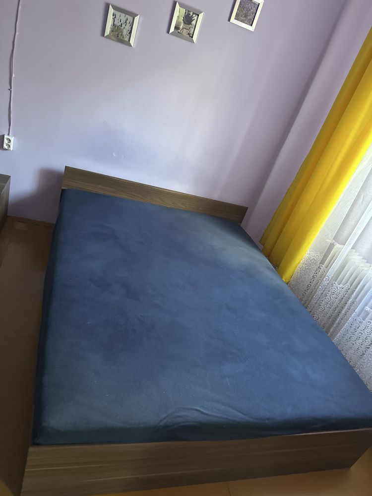 Łóżko z mataracem