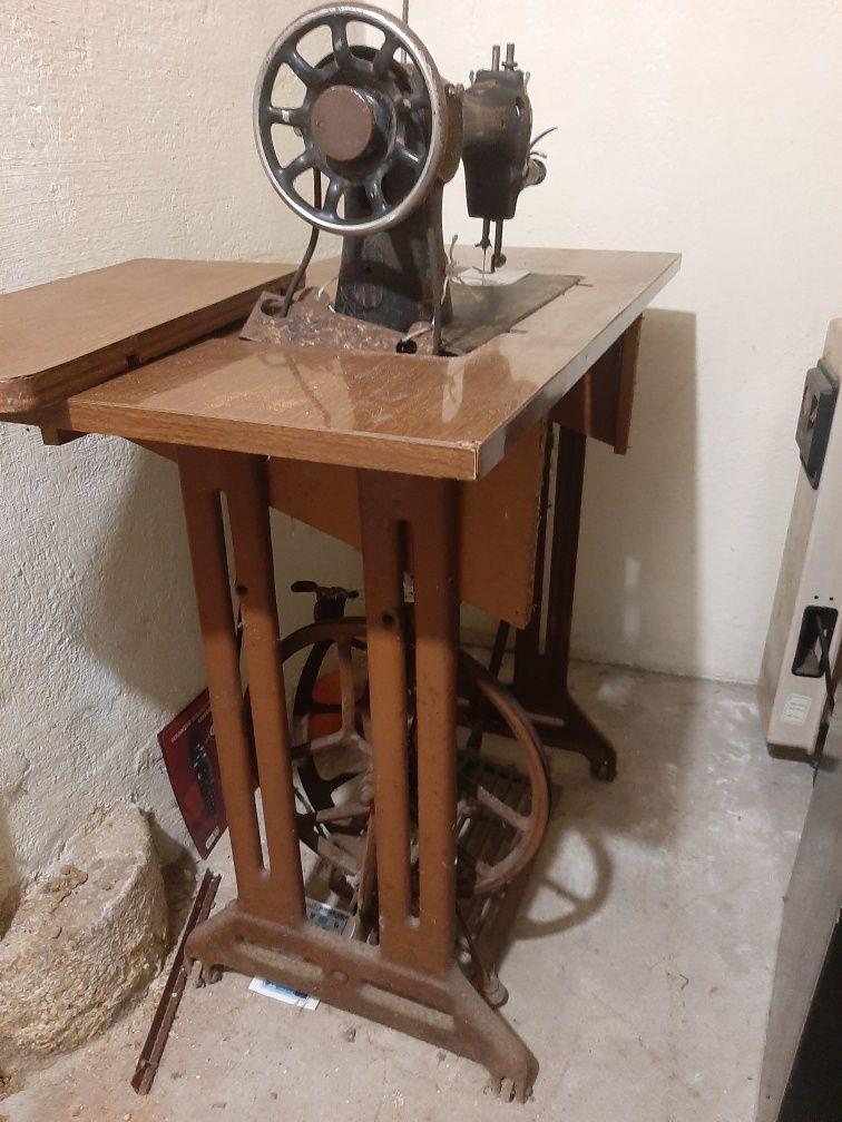 Máquina costura antiga Singer