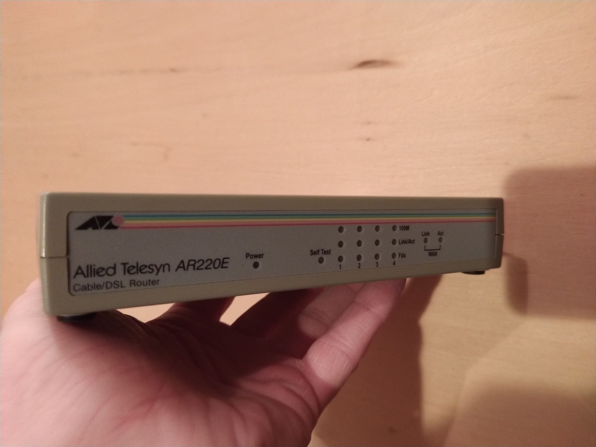 Router Allied Telesyn AR220E