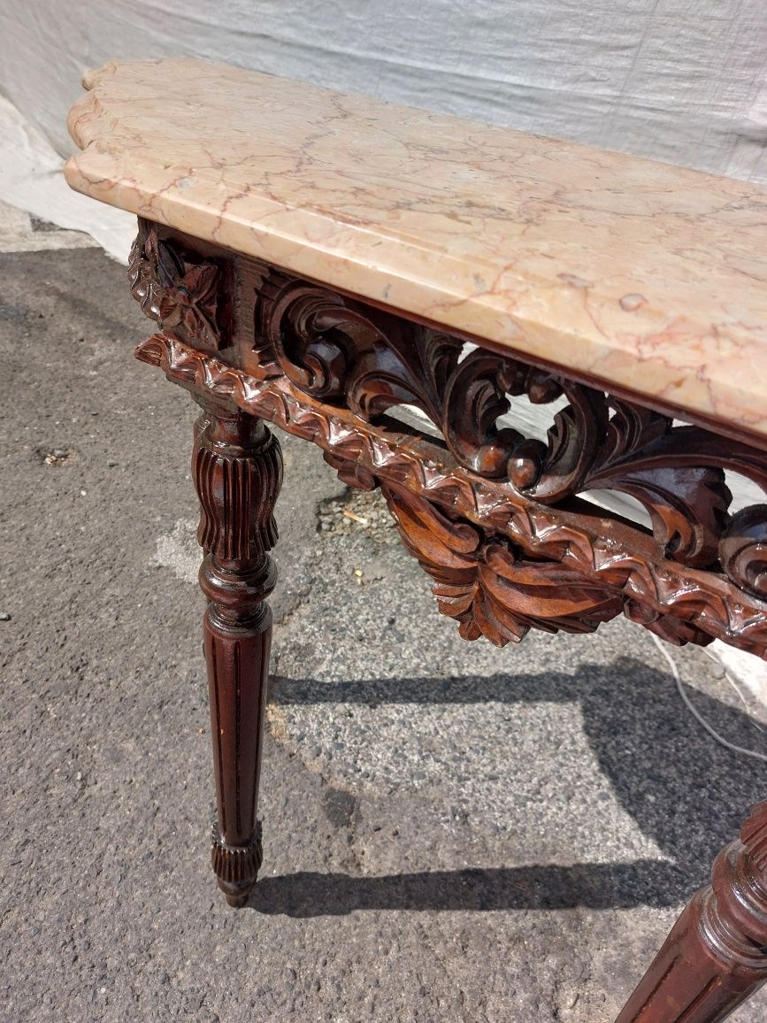 Mesa credencia com tampo em pedra mármore 

Em optimo estado.