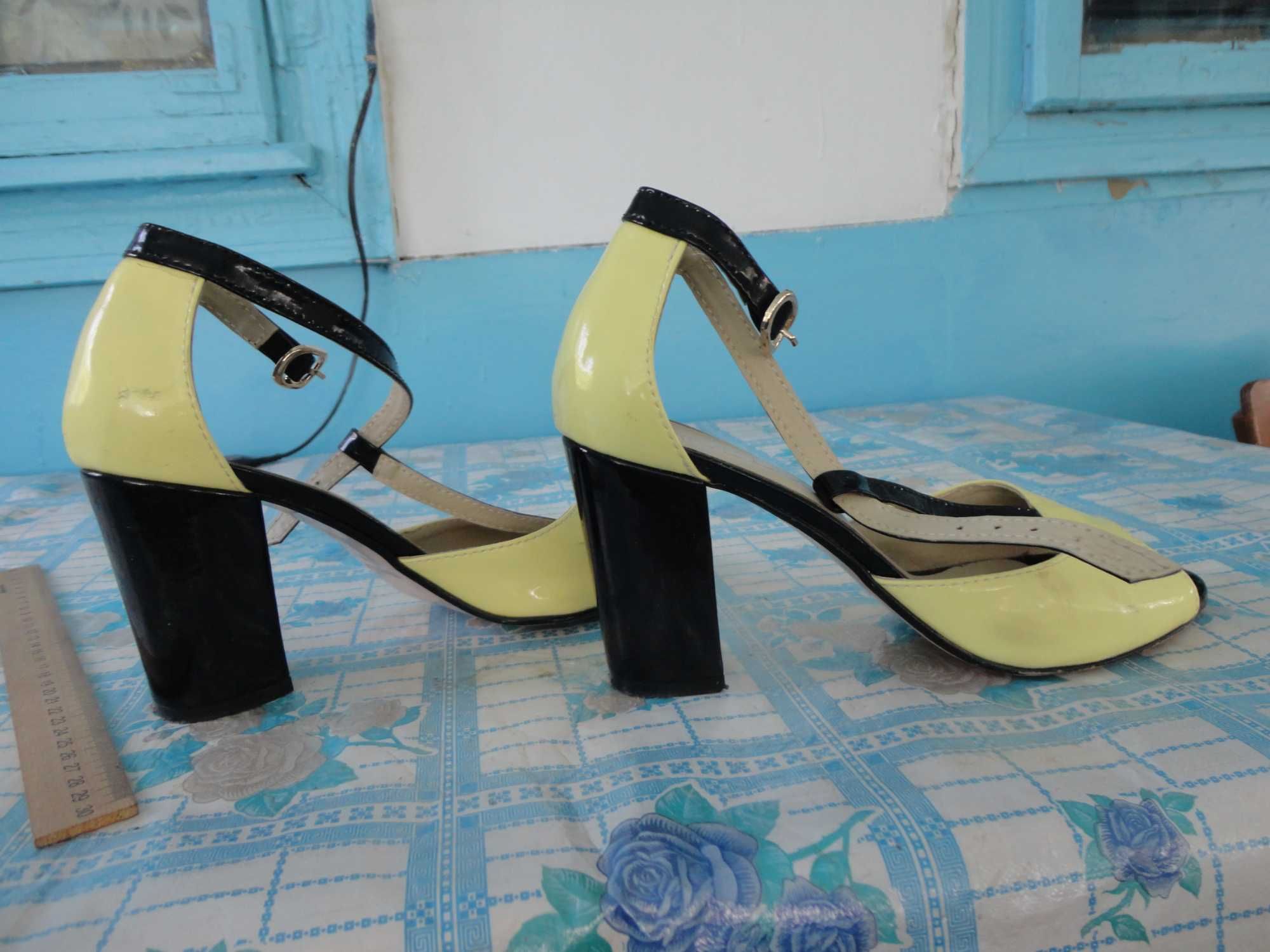 Жіночі туфлі Nivelle  40 розмір на високих каблуках