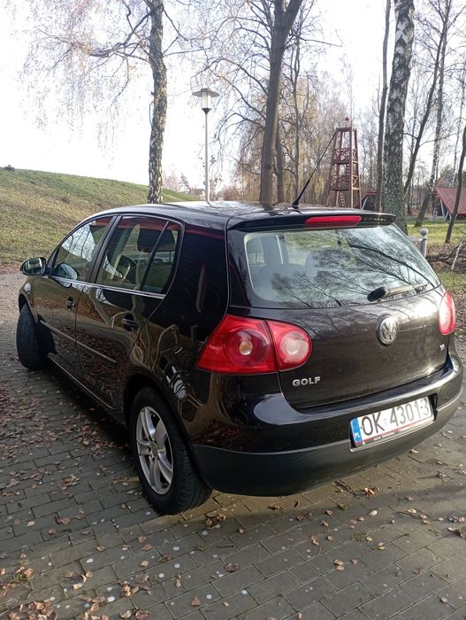 Volkswagen Golf 5 w sam raz na pierwszy samochód dla młodego kierowcy