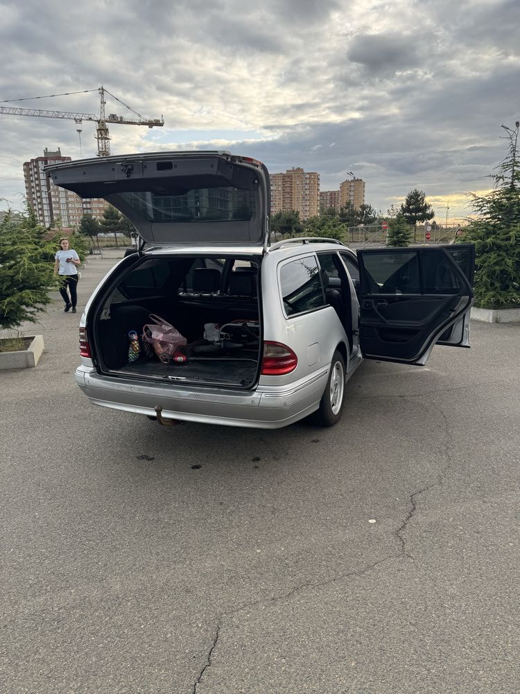 Мерсадес 210 автомат 2.1 дизель