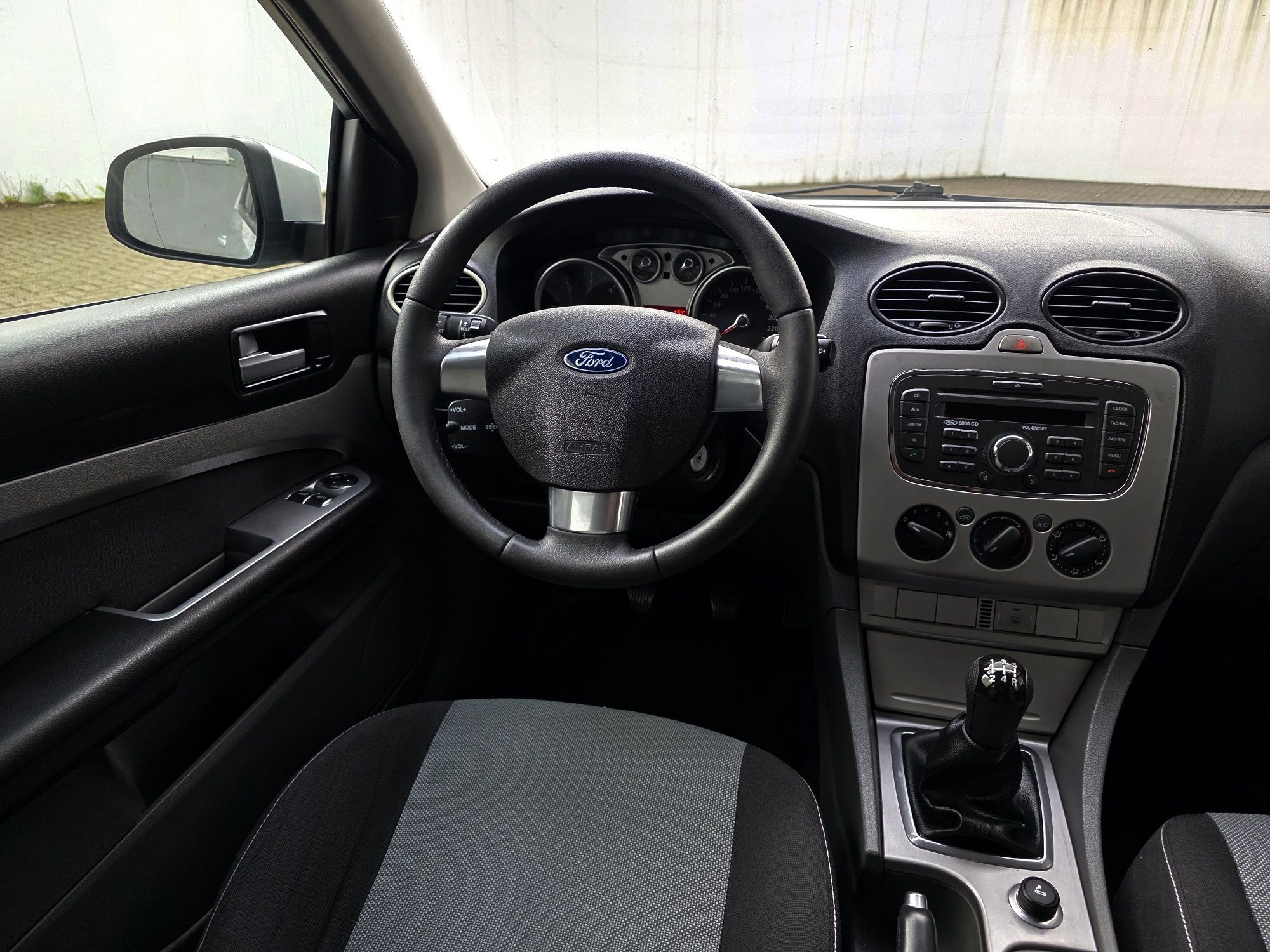 FORD FOCUS Trend 1.6TDCI 90CV - Desde 90€/mês - Garantia