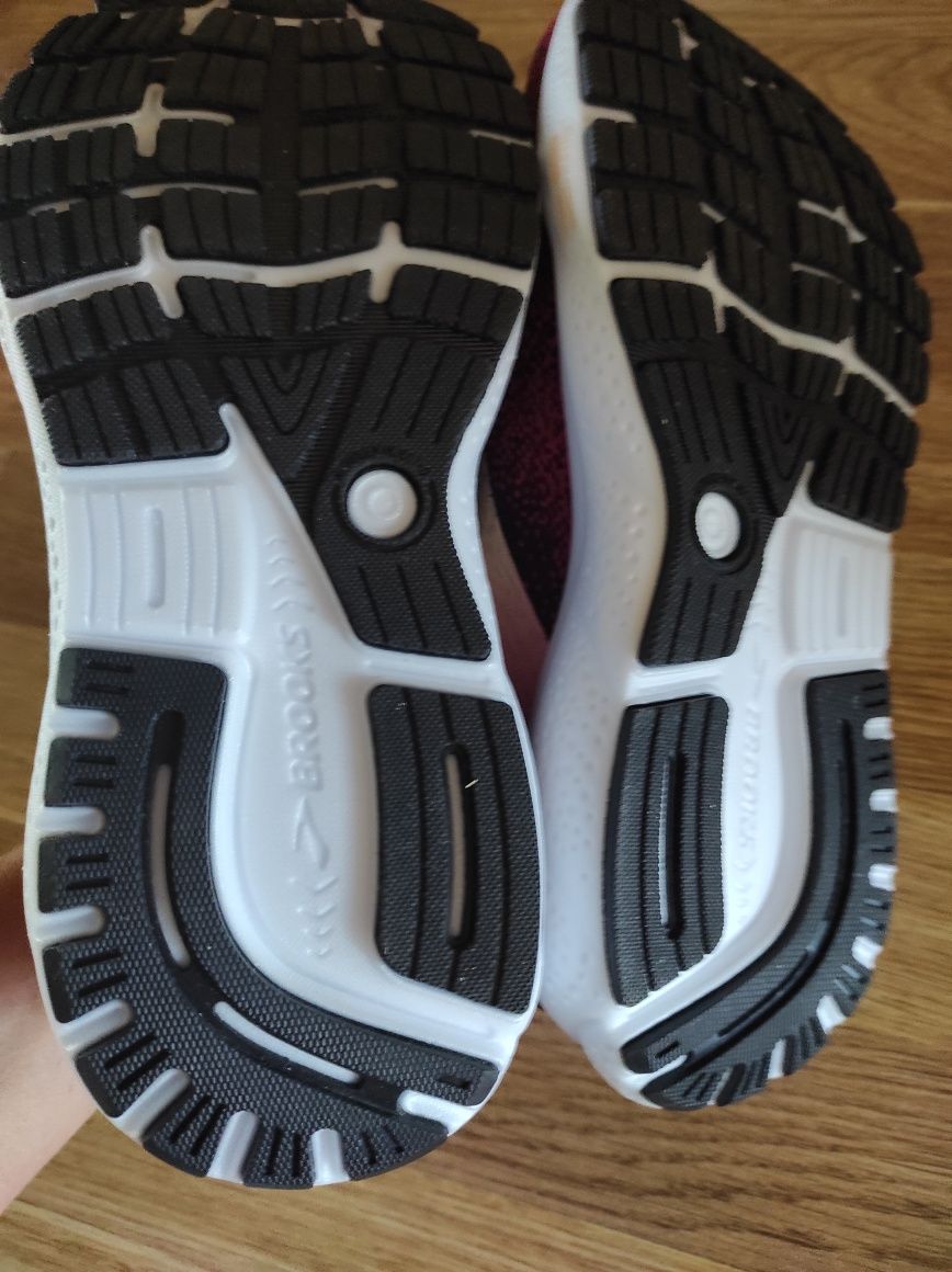 Жіночі кросівки Brooks Ghost 16