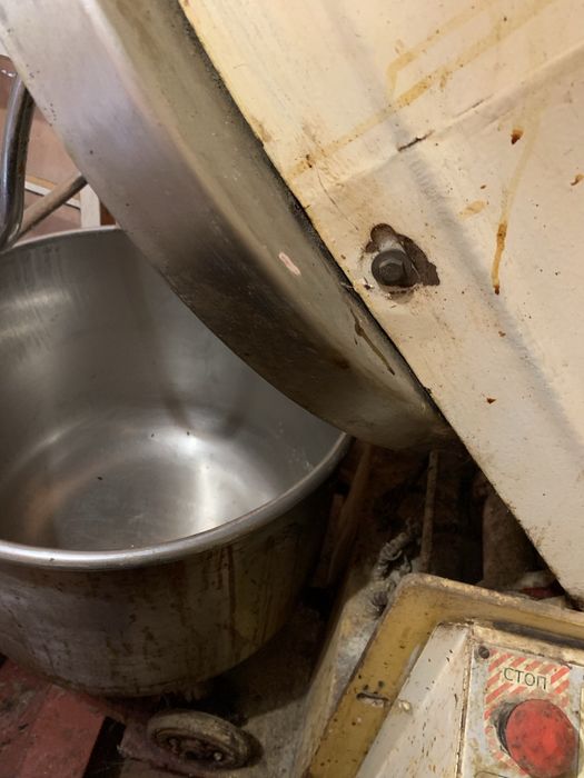 Тестомесильная машина А2 ХТЮ на 380Вт.Б/у