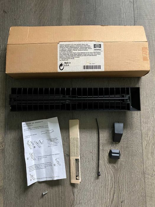 Nowy wieszak na krawaty do szafy Amway USA