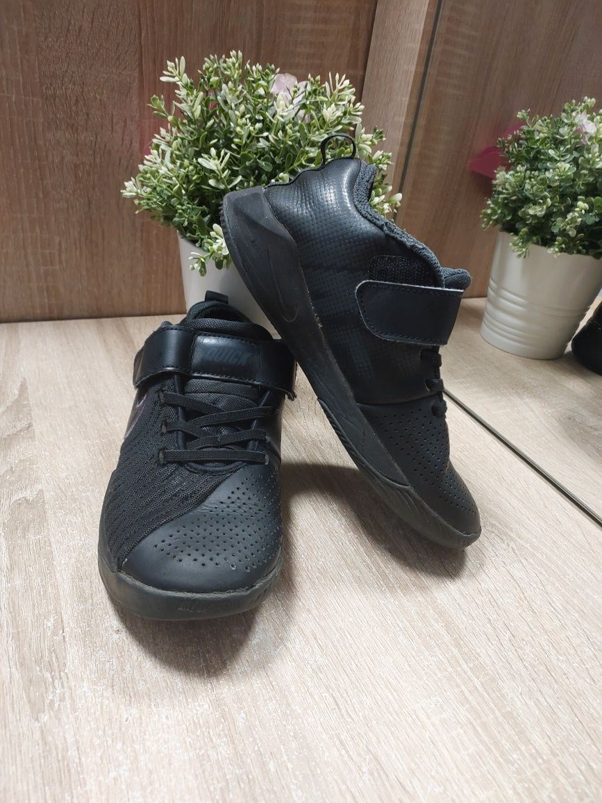 Chłopięce buty Nike Team Hustle Quick