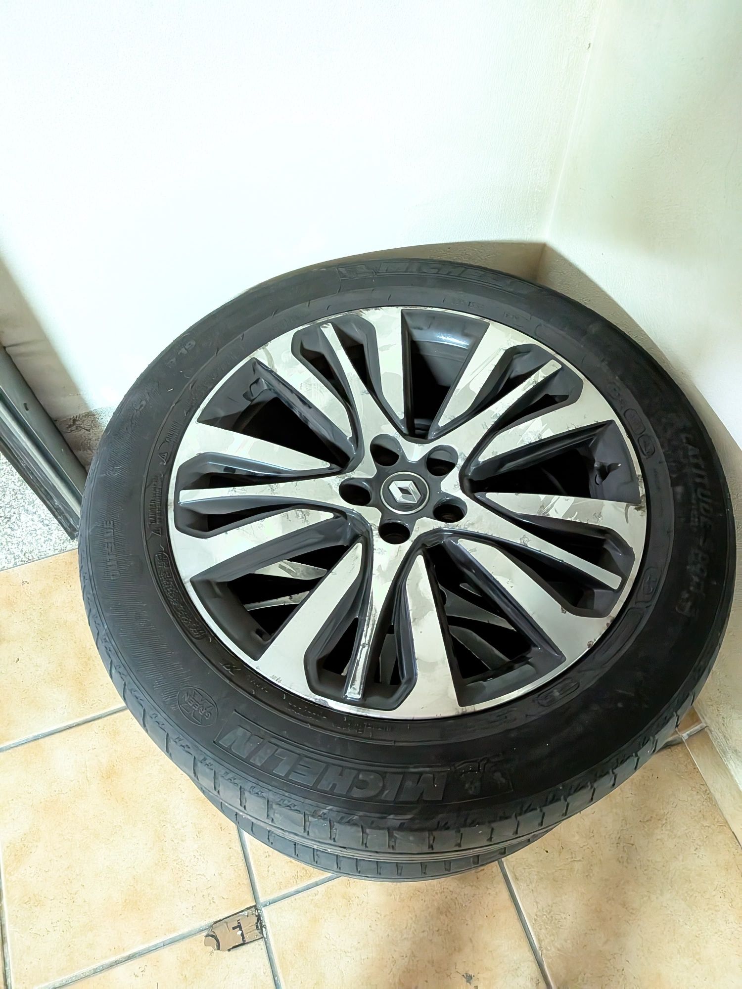*Conjunto de Jantes 19" com Pneus Michelin – Excelente Oportunidade!*