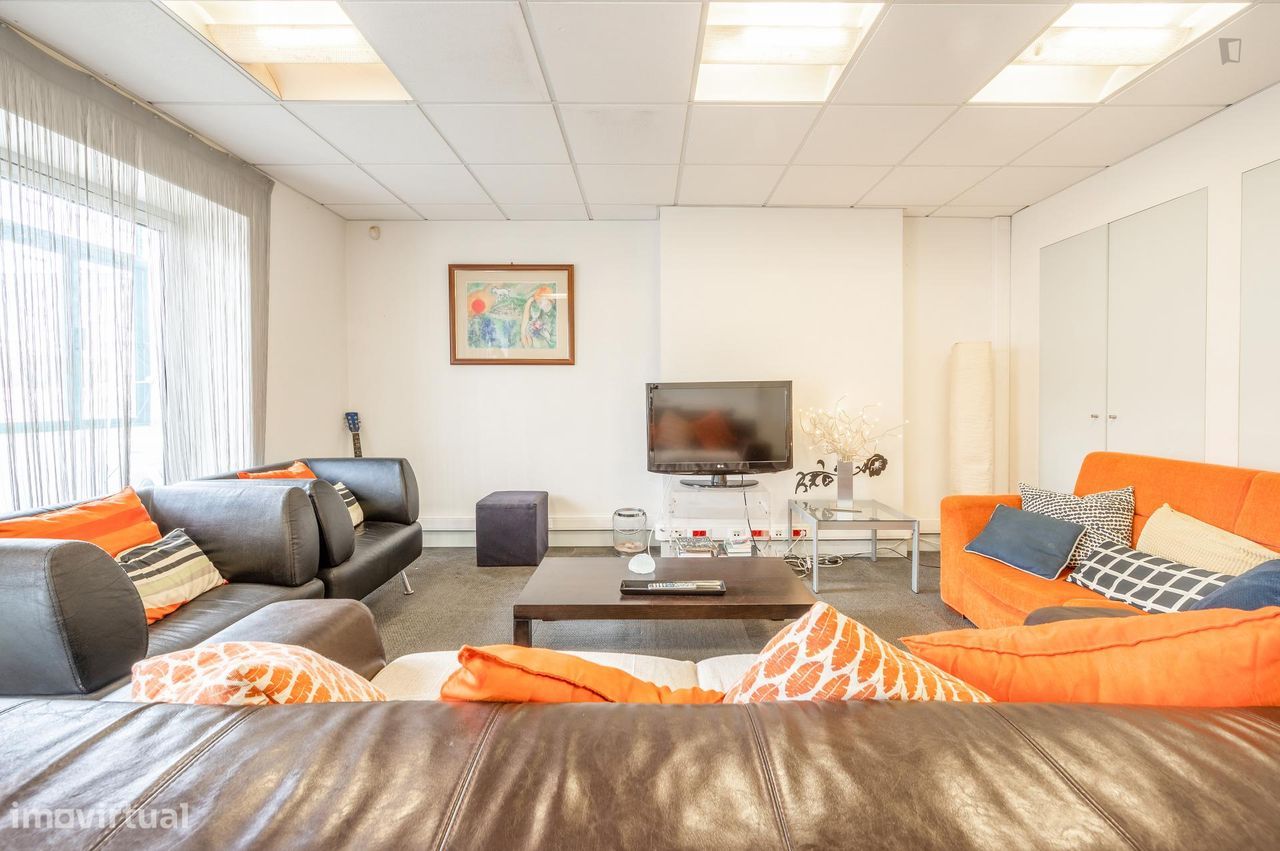 551403 - Quarto com cama de casal em...