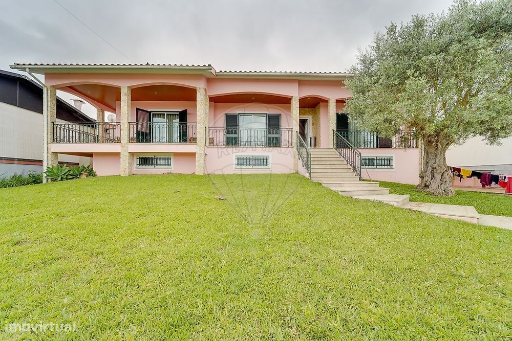 Moradia T5 para venda