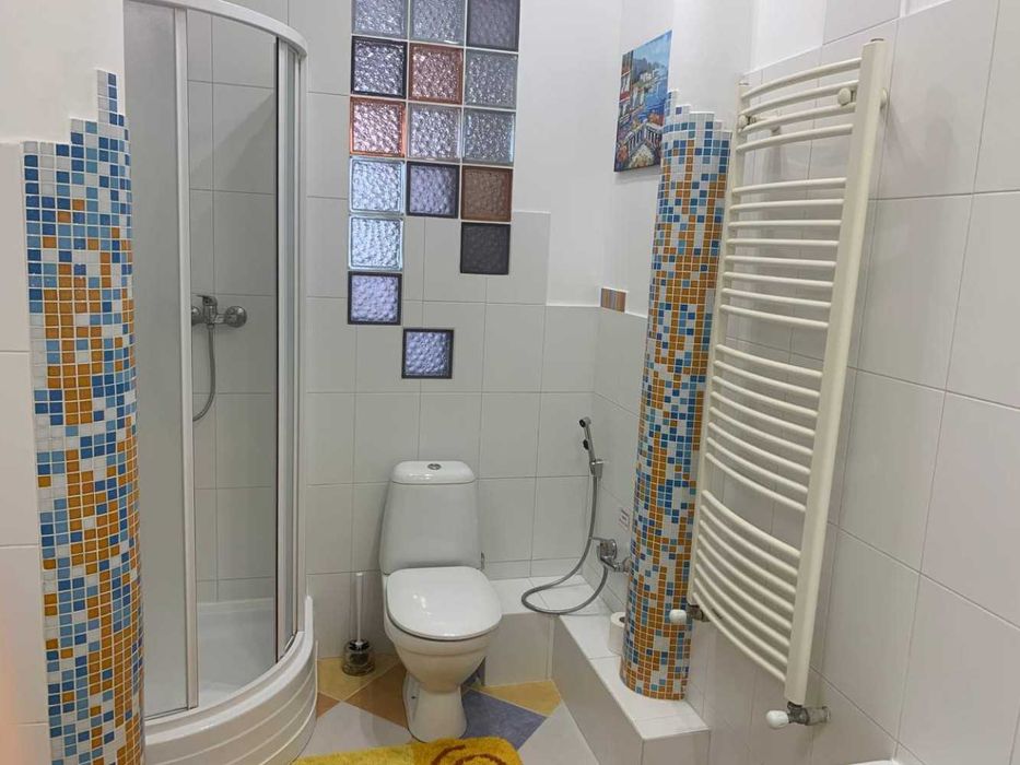 Продам 2 к.квартиру на Жуковского в сталинке. Ремонт. АГВ