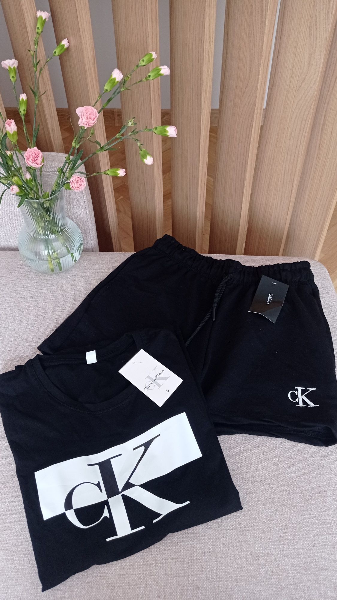 Nowy komplet Calvin klein S t-shirt spodenki