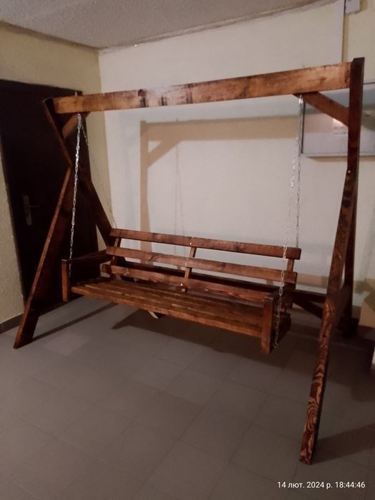 Дерев'яна садова качеля