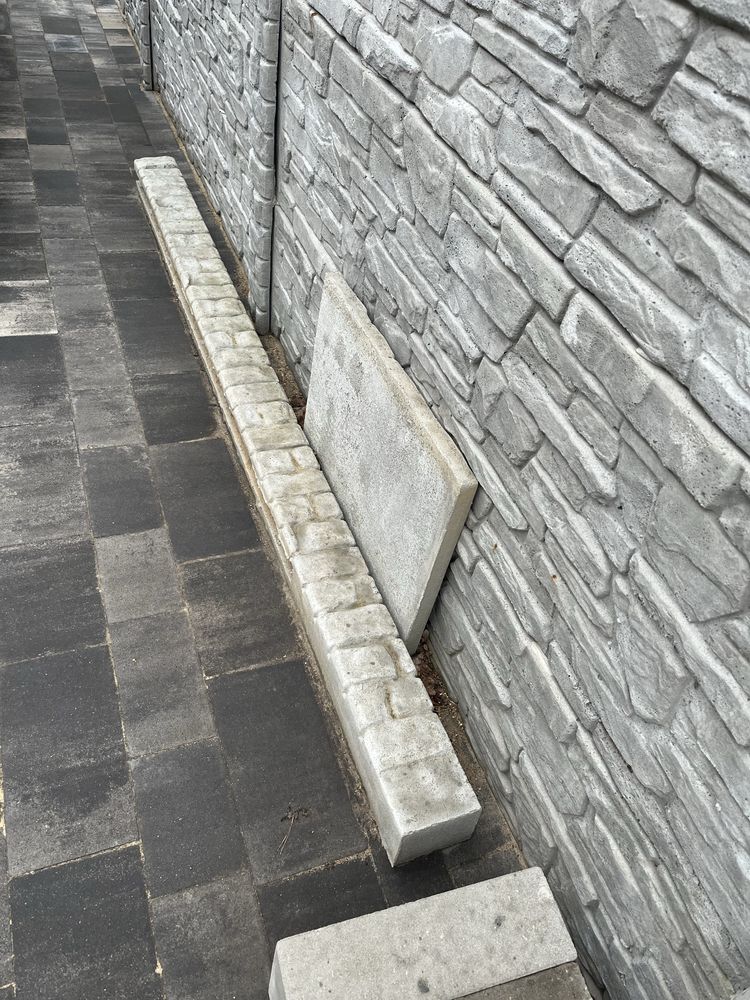 Słupek ogrodzeniowy betonowy
