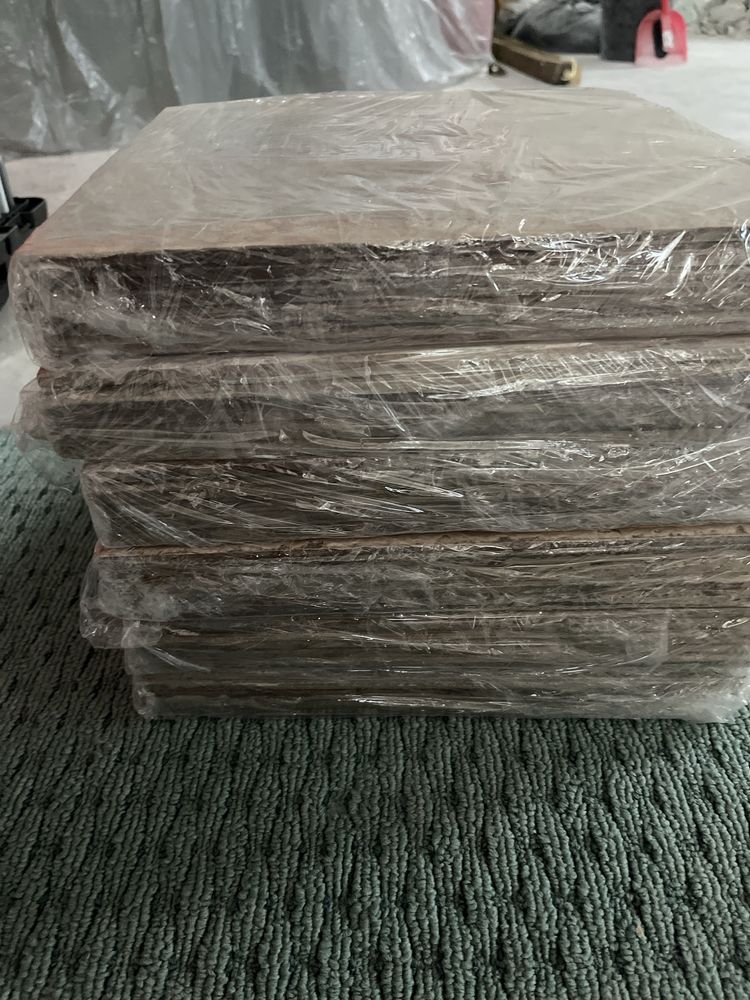Płytki Ceramika Gres 33x33 60-70 m2 plus debowe listy