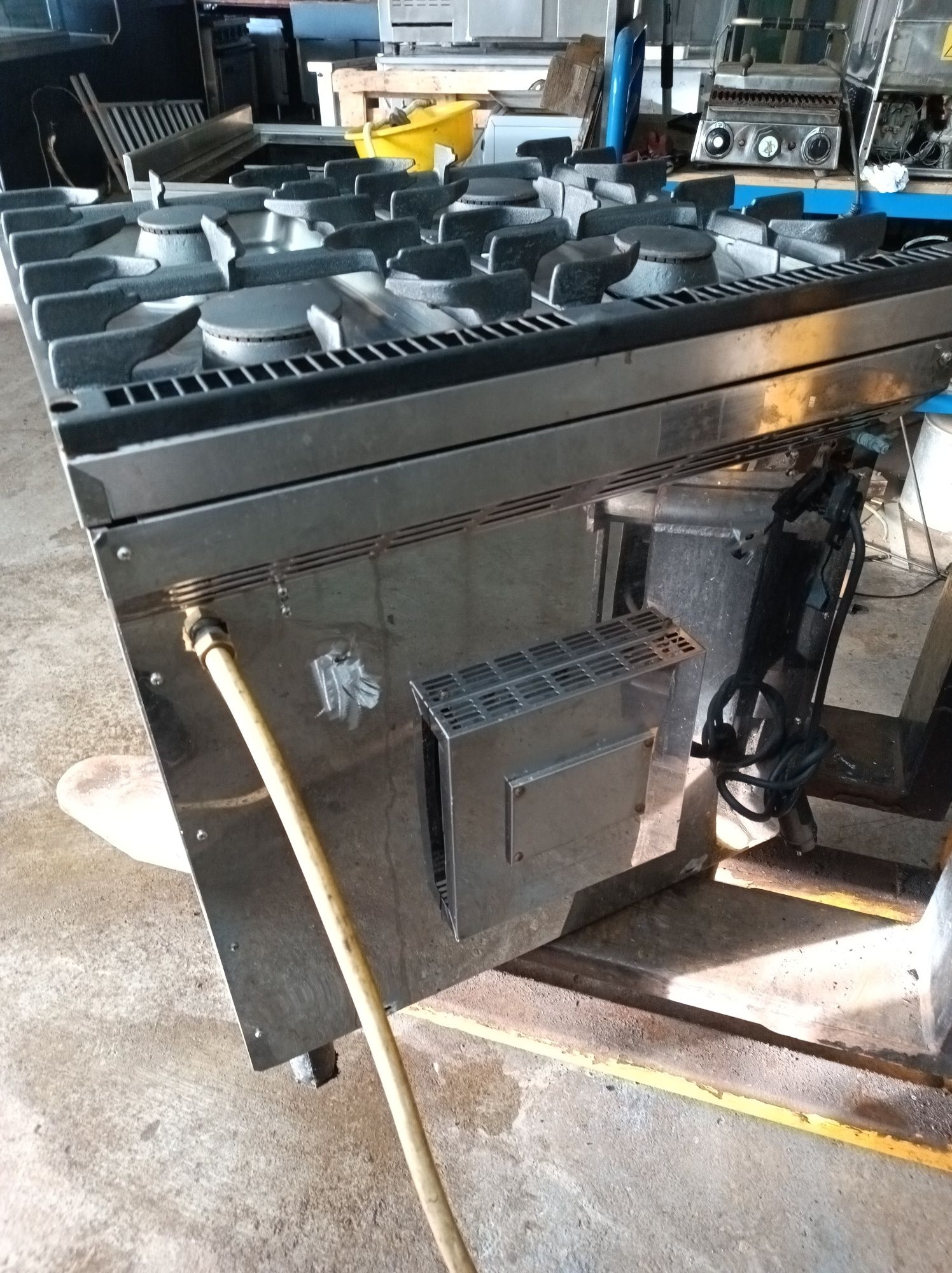 Fogão industrial a gás com forno convetor