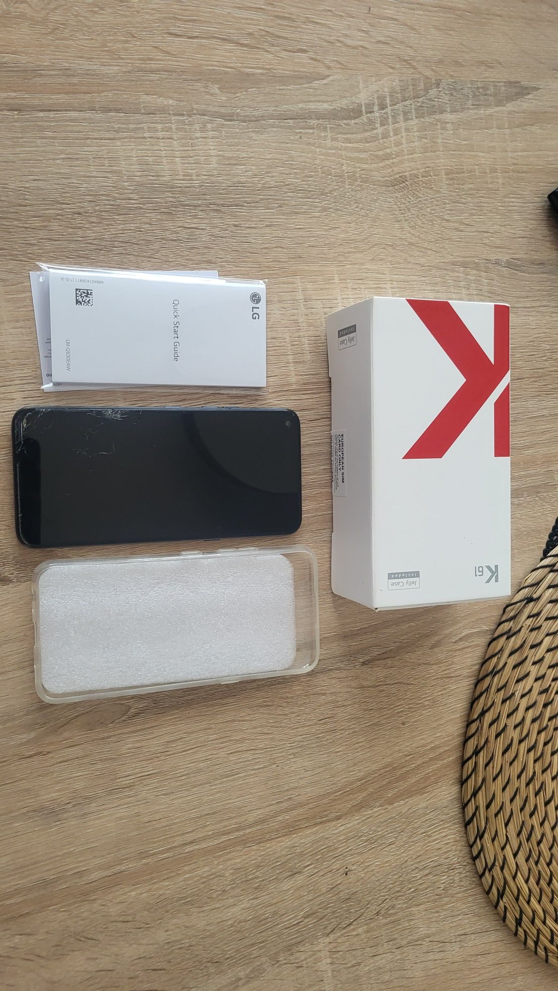 LG K61 smartphone z rozbitym wyświetlaczem